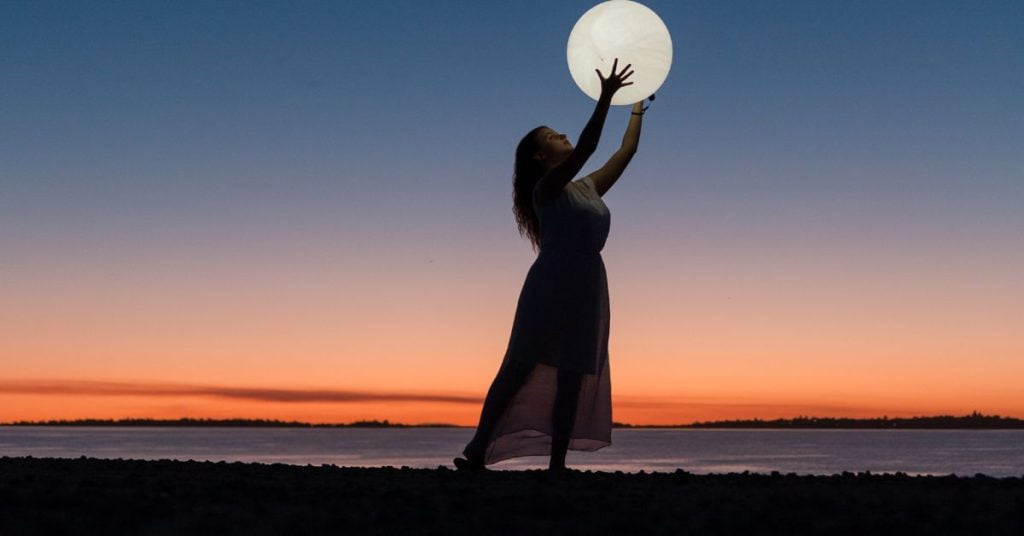 Capture the Magic of the Golden Hour: Tips for Taking Stunning Sunset Pictures 3