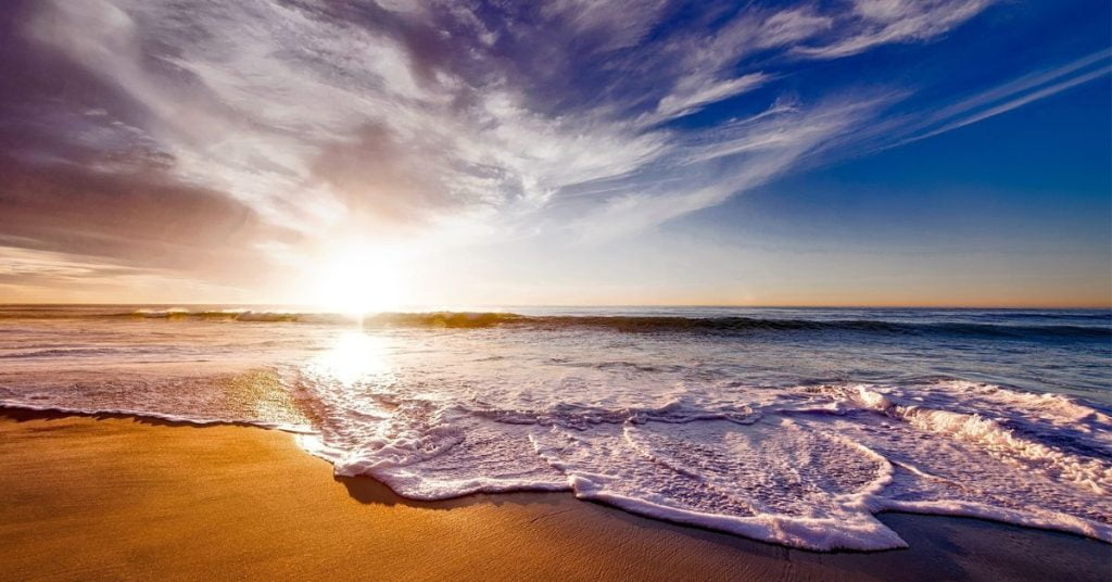 Capture the Magic of the Golden Hour: Tips for Taking Stunning Sunset Pictures 9