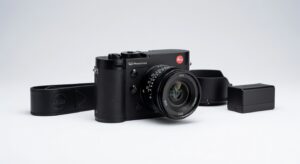 Honest Leica Q3 Monochrom Review - 4.8/5 Stars 1 Leica Q3 Monochrom product image - detailed review